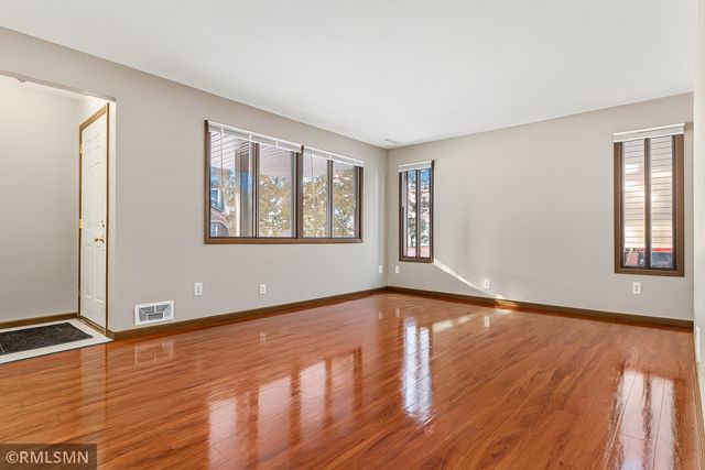 2451 Wimbledon Bay, Woodbury, MN 55125