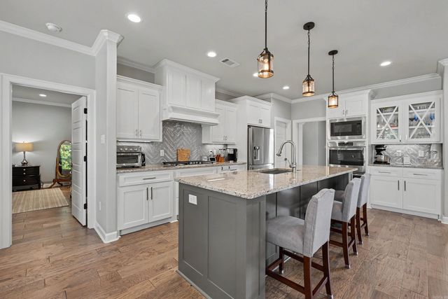 9409 Cliffside Drive, Sherwood, AR 72120