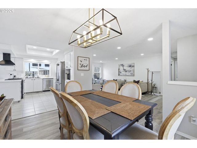 16070 Sw THERESA Ct, Beaverton, OR 97007