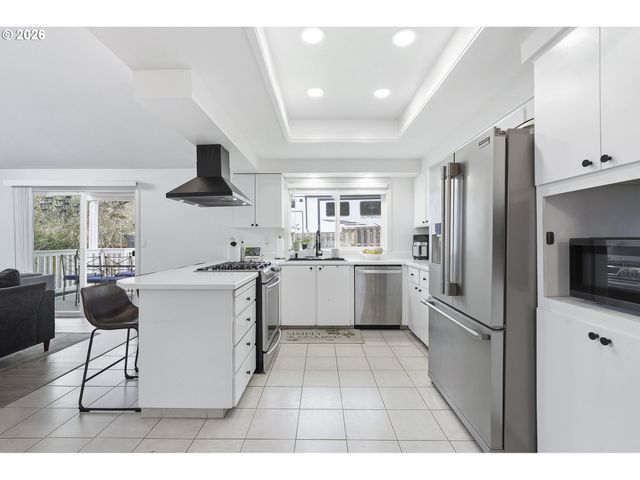 16070 Sw THERESA Ct, Beaverton, OR 97007