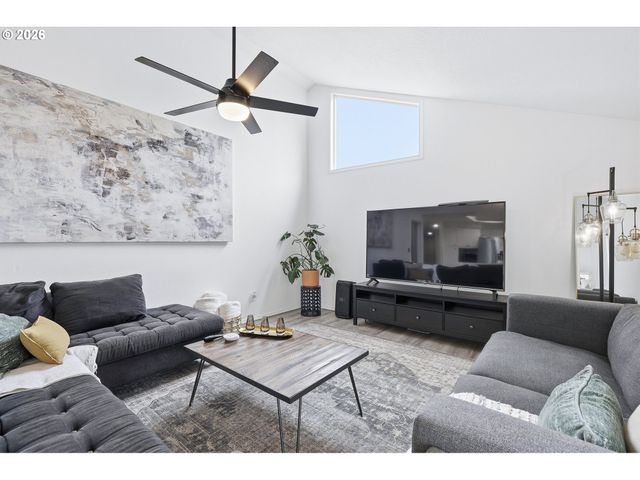 16070 Sw THERESA Ct, Beaverton, OR 97007