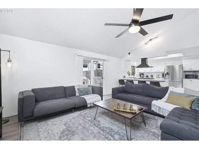 16070 Sw THERESA Ct, Beaverton, OR 97007