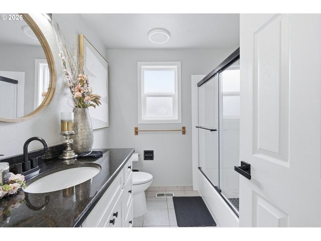 16070 Sw THERESA Ct, Beaverton, OR 97007