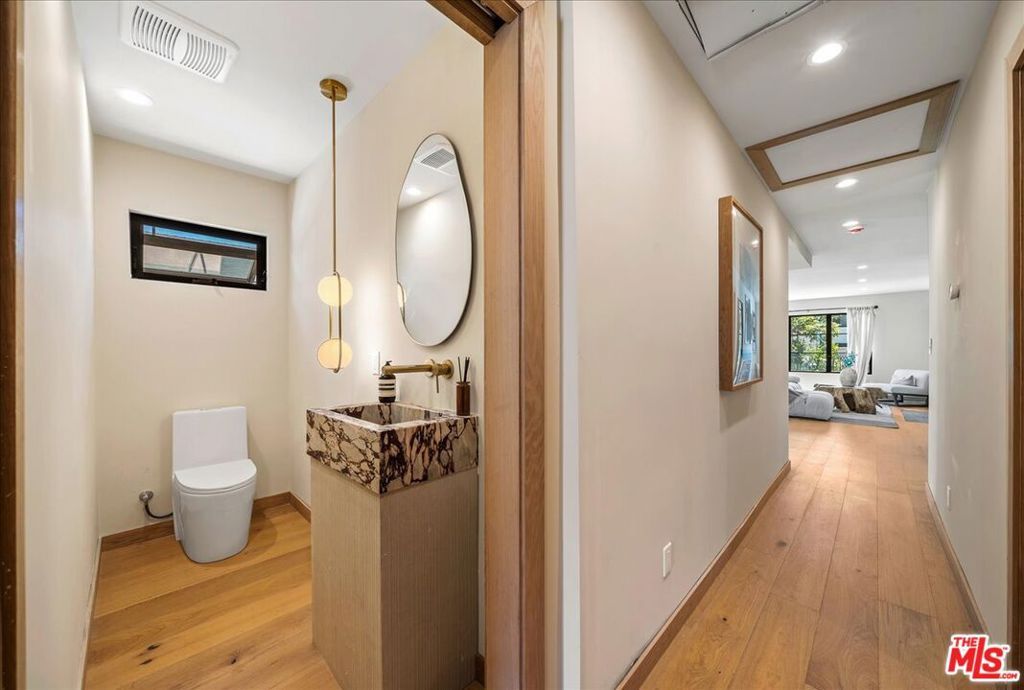 Image 23 of property listing at 14537 Hesby Street, Sherman Oaks, CA 91403