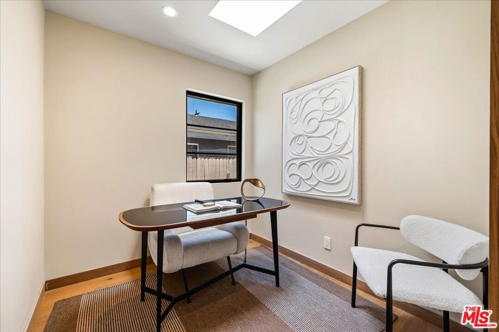 Image 24 of property listing at 14537 Hesby Street, Sherman Oaks, CA 91403