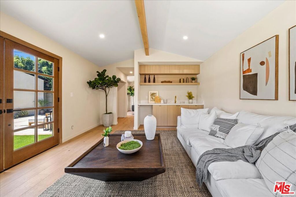 Image 30 of property listing at 14537 Hesby Street, Sherman Oaks, CA 91403