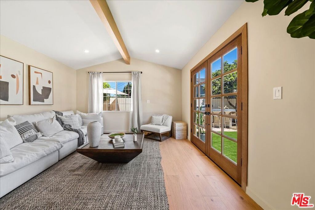 Image 31 of property listing at 14537 Hesby Street, Sherman Oaks, CA 91403