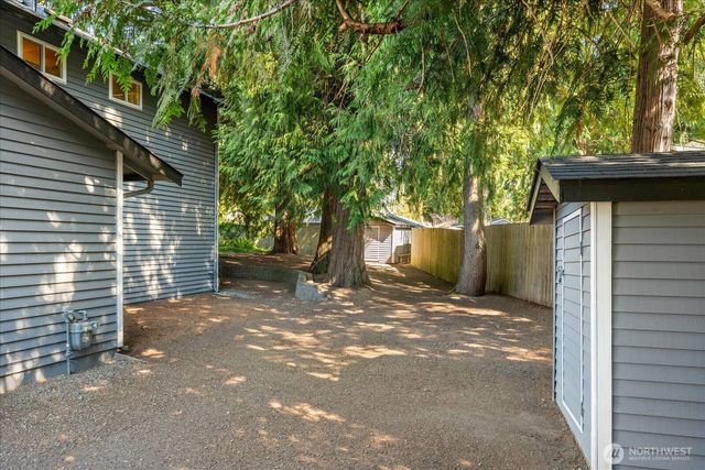 22414 NE 12th Court, Sammamish, WA 98074