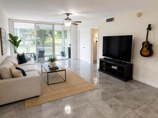 575 Oaks Lane 109, Pompano Beach, FL 33069