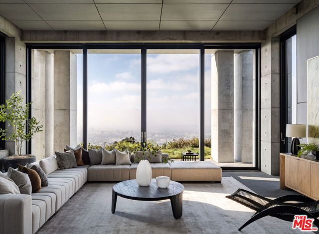 410 Trousdale Place, Beverly Hills, CA 90210