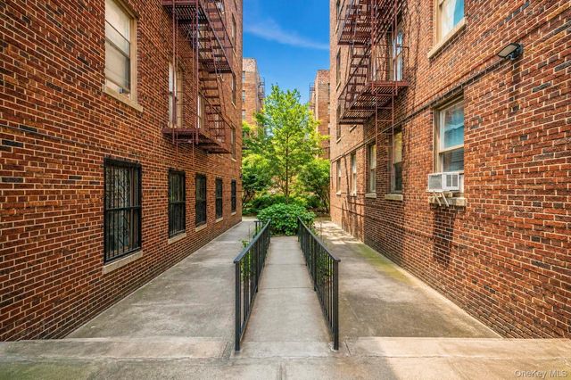 2925 Matthews Avenue 2H, Bronx, NY 10467