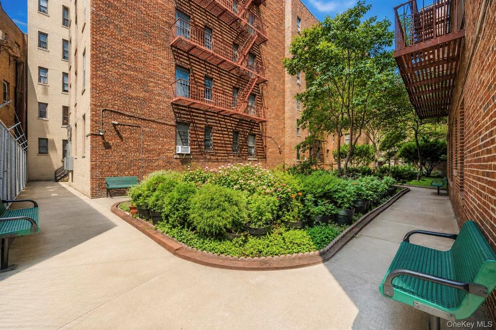 2925 Matthews Avenue 2H, Bronx, NY 10467 — photo 3