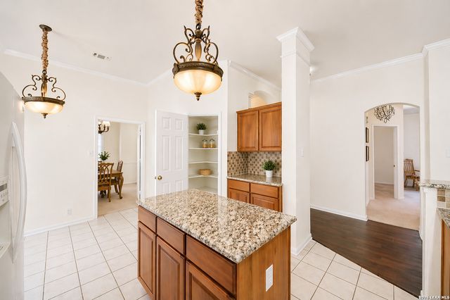 2527 Somerall, San Antonio, TX 78248