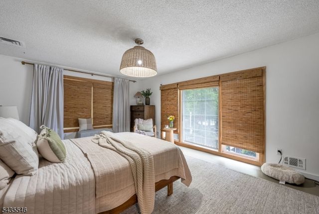 596 Wyckoff Ave, Mahwah Twp., NJ 07430