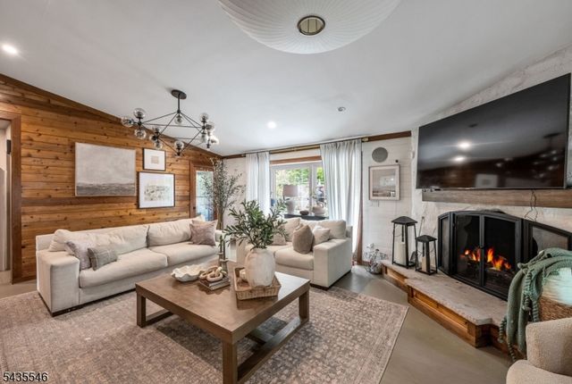 596 Wyckoff Ave, Mahwah Twp., NJ 07430