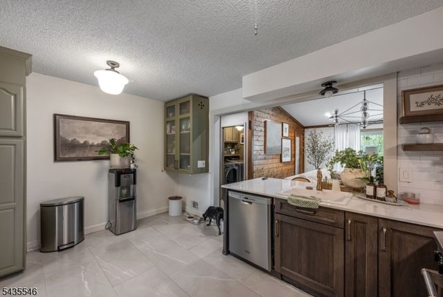 596 Wyckoff Ave, Mahwah Twp., NJ 07430