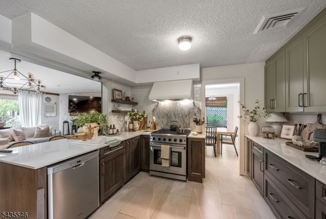 596 Wyckoff Ave, Mahwah Twp., NJ 07430
