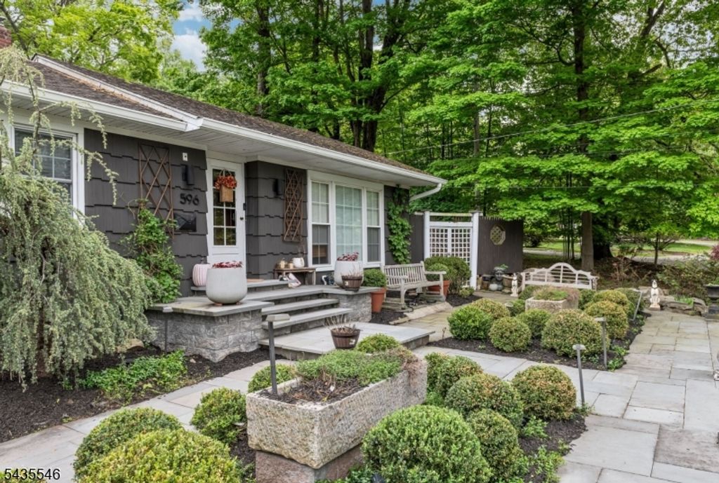 596 Wyckoff Ave, Mahwah Twp., NJ 07430 — photo 3