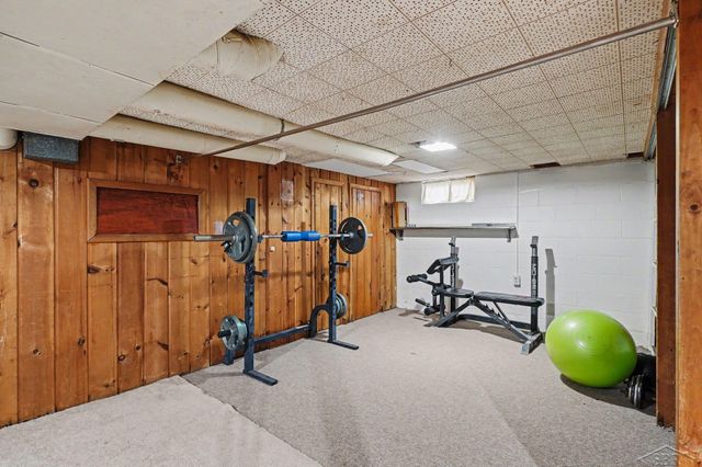 11 Roselawn Court, Saginaw, MI 48602