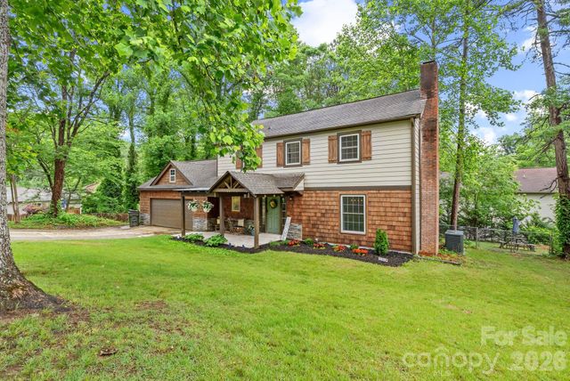 4 Beechwood Lakes Drive, Hendersonville, NC 28792
