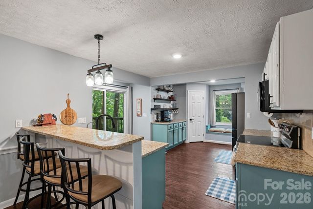 4 Beechwood Lakes Drive, Hendersonville, NC 28792
