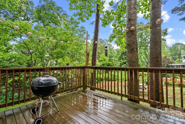 4 Beechwood Lakes Drive, Hendersonville, NC 28792