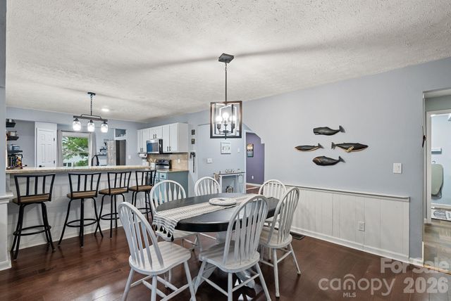 4 Beechwood Lakes Drive, Hendersonville, NC 28792