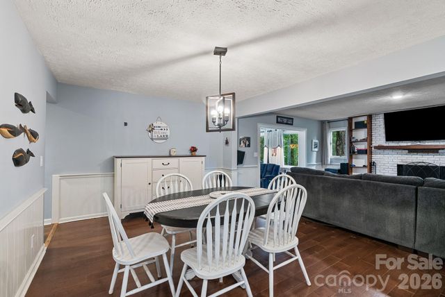 4 Beechwood Lakes Drive, Hendersonville, NC 28792