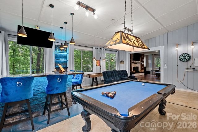 4 Beechwood Lakes Drive, Hendersonville, NC 28792