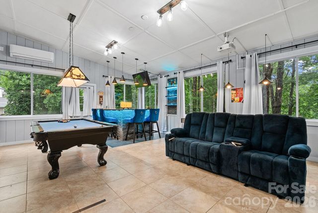 4 Beechwood Lakes Drive, Hendersonville, NC 28792