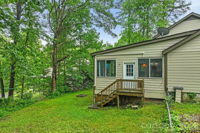 4 Beechwood Lakes Drive, Hendersonville, NC 28792