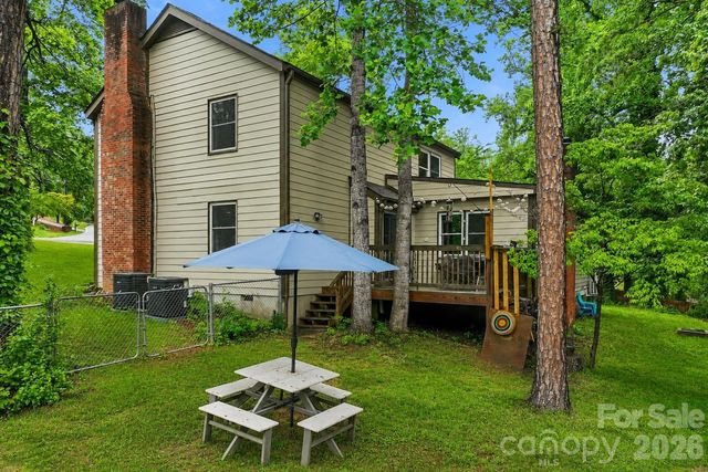 4 Beechwood Lakes Drive, Hendersonville, NC 28792