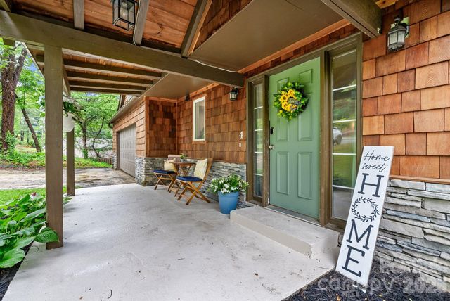 4 Beechwood Lakes Drive, Hendersonville, NC 28792