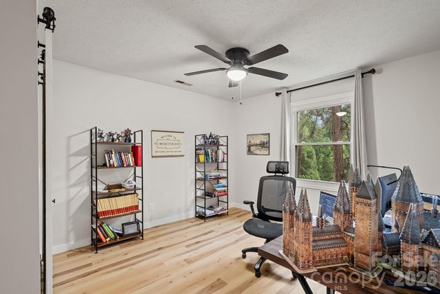 4 Beechwood Lakes Drive, Hendersonville, NC 28792