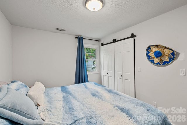 4 Beechwood Lakes Drive, Hendersonville, NC 28792