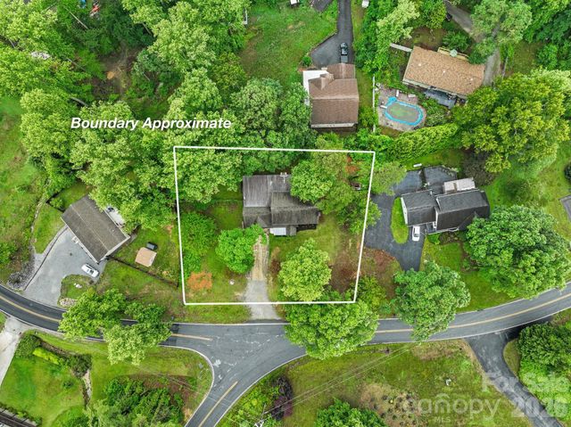 4 Beechwood Lakes Drive, Hendersonville, NC 28792