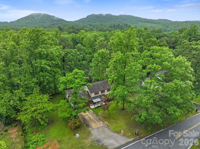 4 Beechwood Lakes Drive, Hendersonville, NC 28792