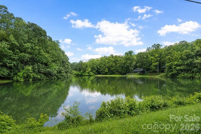4 Beechwood Lakes Drive, Hendersonville, NC 28792
