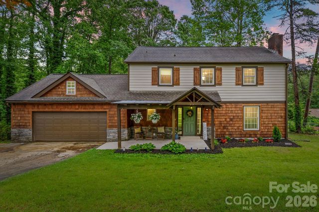 4 Beechwood Lakes Drive, Hendersonville, NC 28792