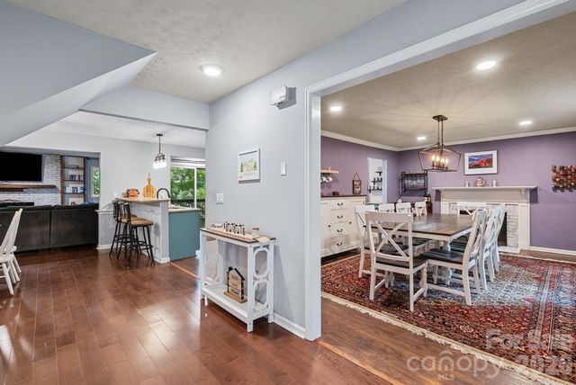 4 Beechwood Lakes Drive, Hendersonville, NC 28792