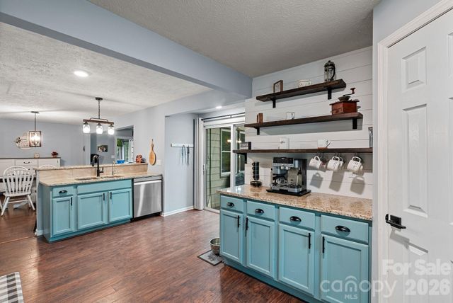 4 Beechwood Lakes Drive, Hendersonville, NC 28792