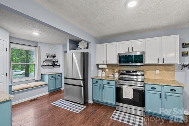 4 Beechwood Lakes Drive, Hendersonville, NC 28792