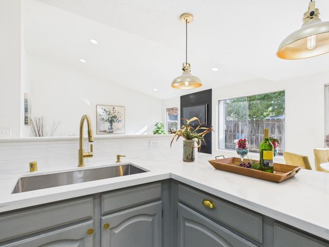 5912 Sawyer Cir, Sacramento, CA 95823