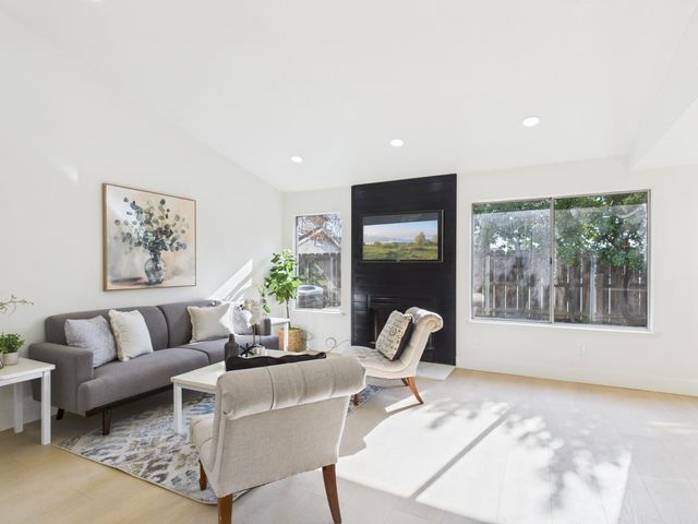 5912 Sawyer Cir, Sacramento, CA 95823