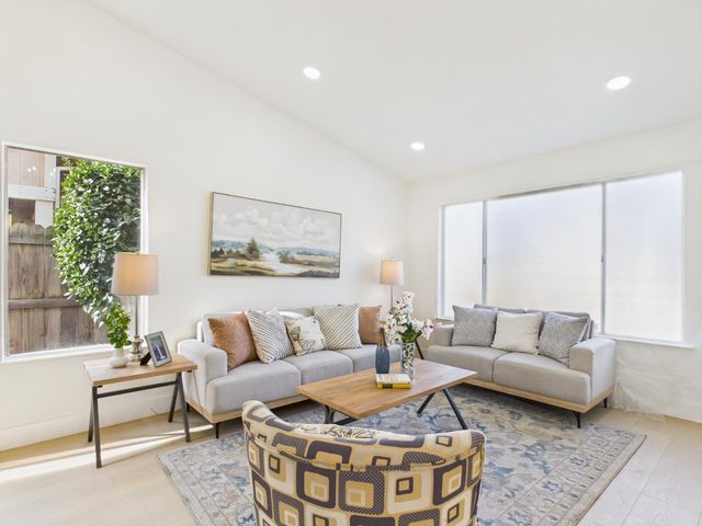 5912 Sawyer Cir, Sacramento, CA 95823