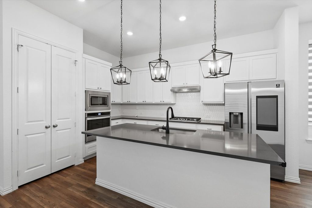 211 Harper Street, Irving, TX 75063