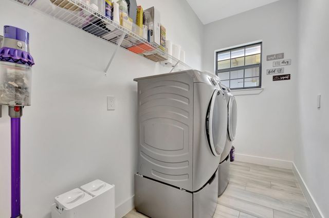 2828 Gin Berry Way, West Palm Beach, FL 33401