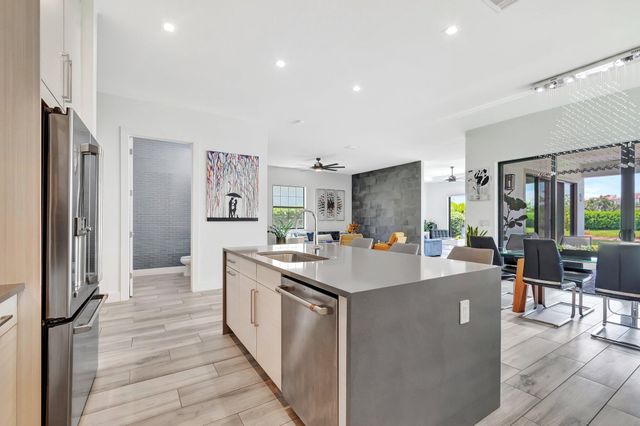 2828 Gin Berry Way, West Palm Beach, FL 33401