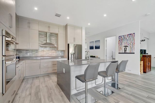 2828 Gin Berry Way, West Palm Beach, FL 33401