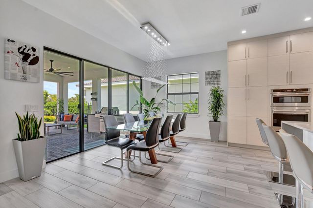 2828 Gin Berry Way, West Palm Beach, FL 33401